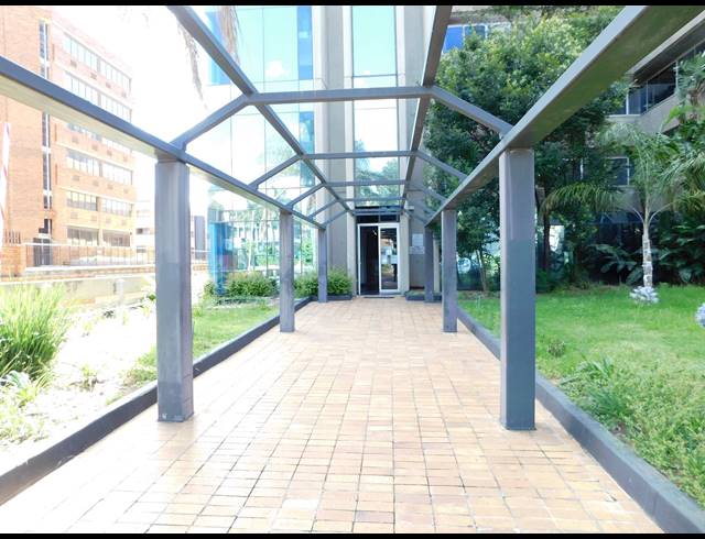 4,664M² OFFICE TO LET IN FERNDALE